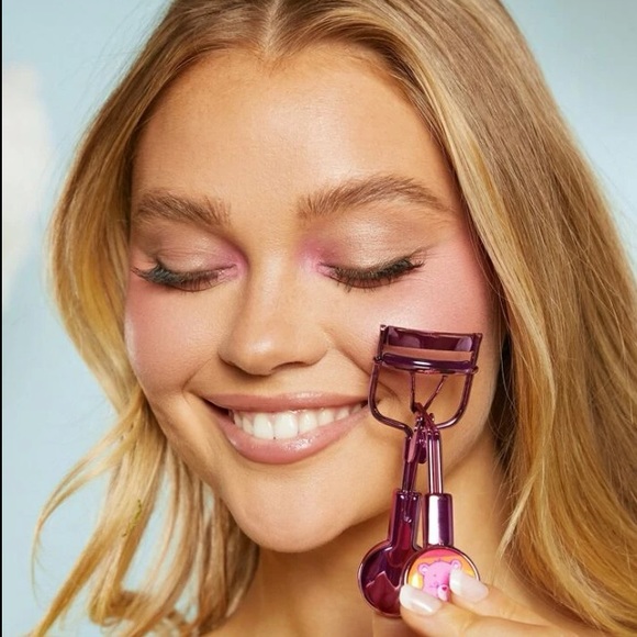 Care Bears Portable Eyelash Curler With Storage Bag - Picture 4 of 6